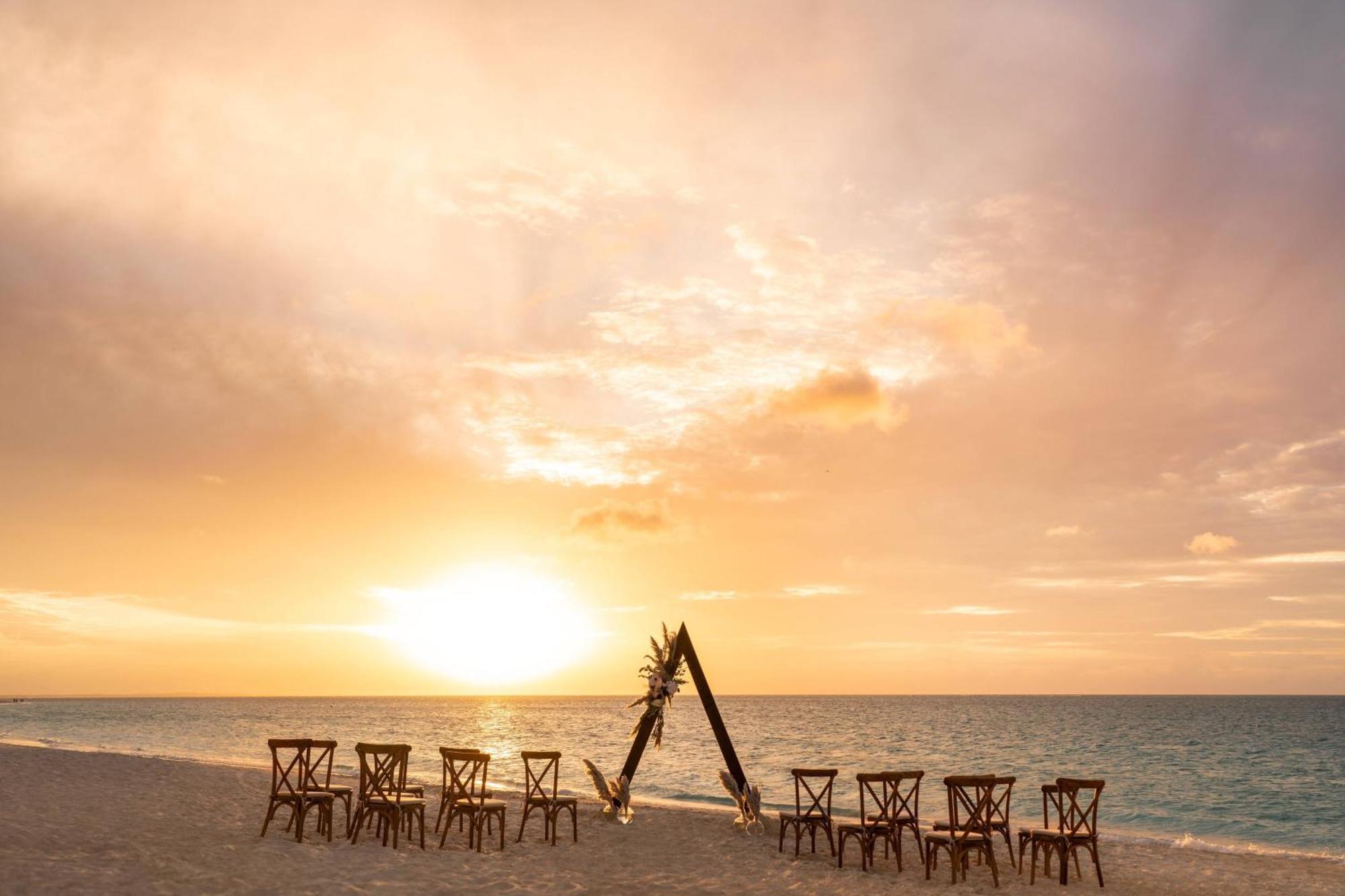 The Ritz-Carlton, Turks & Caicos Hotel Грейс Бей Екстериор снимка